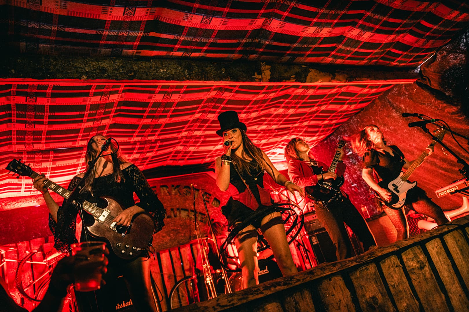 Ladies Ballbreaker in red stage light in Sykkelverkstedet, 2023.